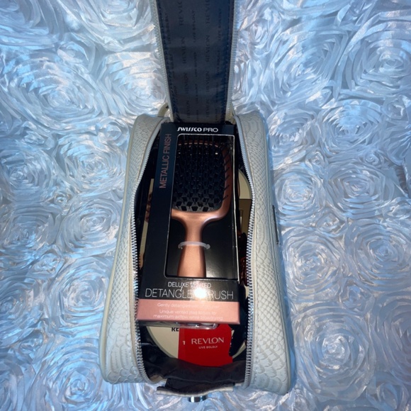 Five-Piece Hair Styling Kit including a Revlon Dual-Zip Toiletry Case - Picture 15 of 15